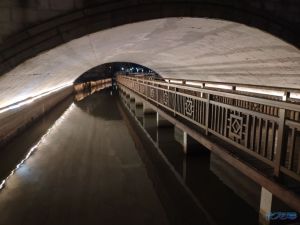 正好路过常州老京杭大运河,晚上的夜景还是挺