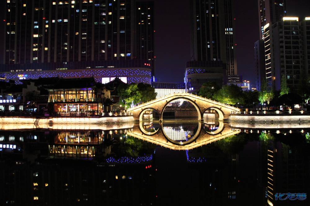 这里是常州市中心夜景最美的地方了吧!怀德桥下的篦箕