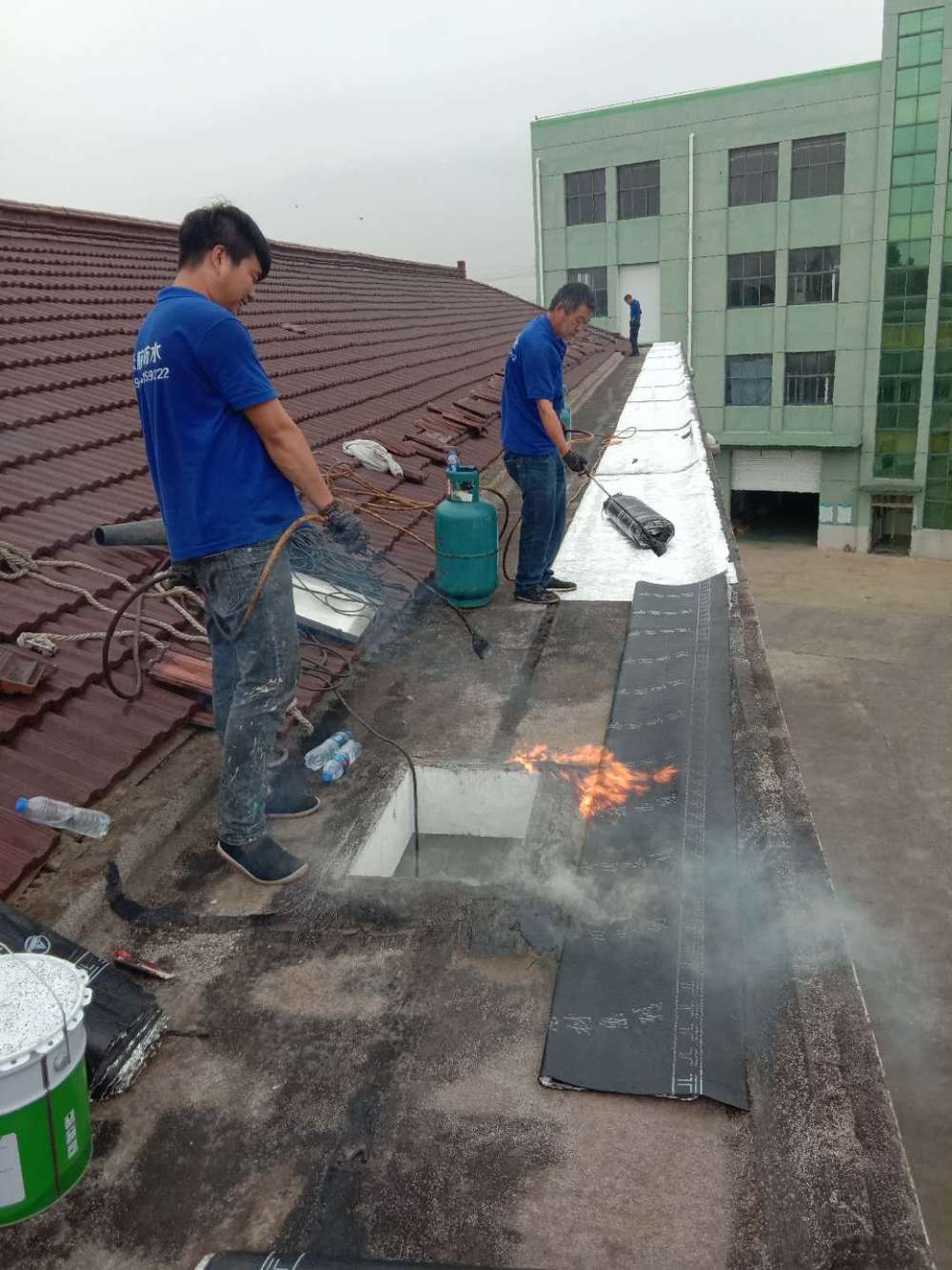 东方雨虹防水sbs卷材价格表,常州哪家防水公司维修屋顶漏水用雨虹3.