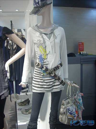 嘻嘻,晒晒我们的新进女装,那个青春那个美哟!大