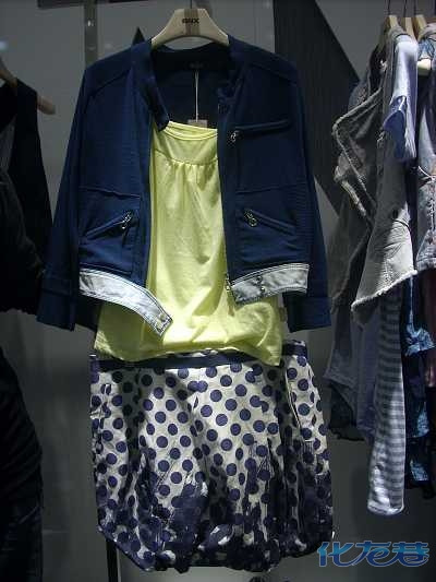 嘻嘻,晒晒我们的新进女装,那个青春那个美哟!大