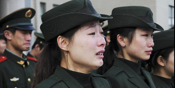 武警退伍<em>女兵</em>的微笑与眼泪,踏上<em>返乡</em>之路|龙城