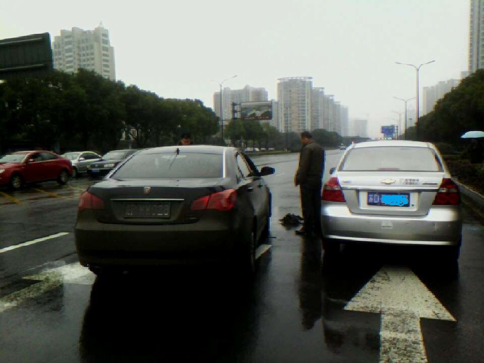 我能否要求对方赔偿误工费?这事故很明显是对