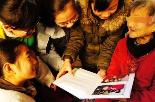 如歌似诗的三月,同济义工相约春天 真情服务心