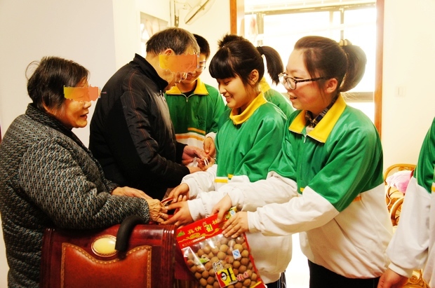 如歌似诗的三月,同济义工相约春天 真情服务心