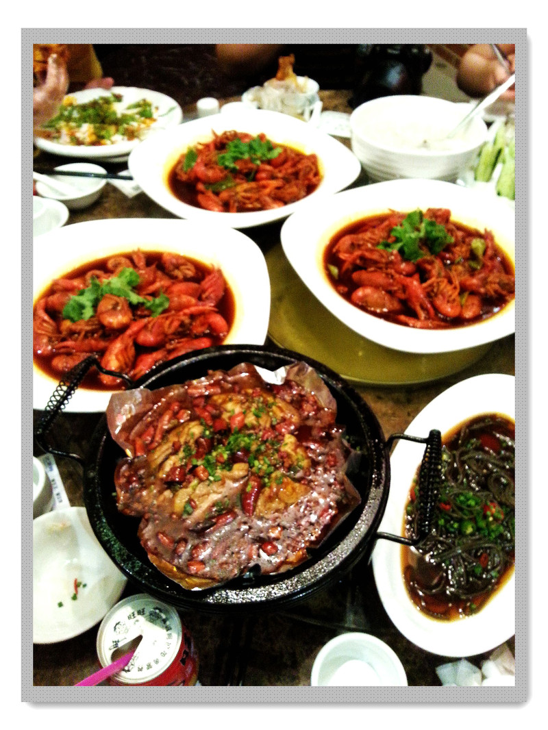 吃货冒着瓢泼大雨前往大渝川菜,更冒着打静脉