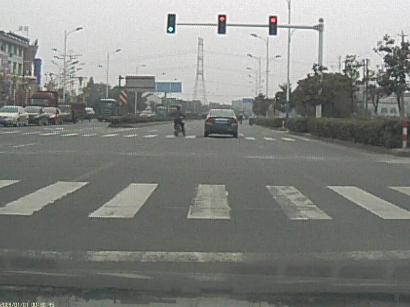 你就这样急吗?没有探头你就闯红灯!小心点!我