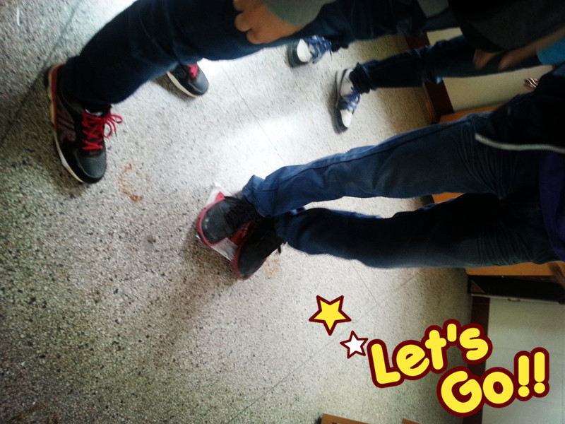 常州聋校职高班团队小游戏踩报纸,神马浮云?