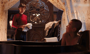 柳岩客串电视剧《少帅》,风韵自然少不了(动图)