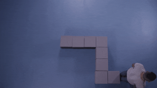 他从工地偷了几块空心砖,摆在家里竟然这么文艺~这效果我服!