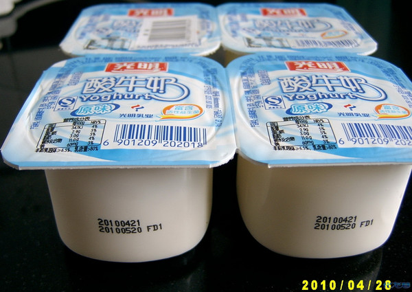 大润发买的光明酸奶在保质期内变质,有图有真相