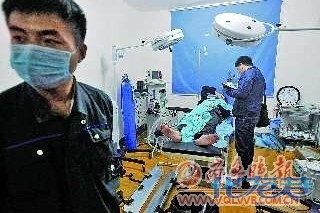 山东卖肾现场照片卖肾手术台上给钱 山东警方破获买卖器官黑市