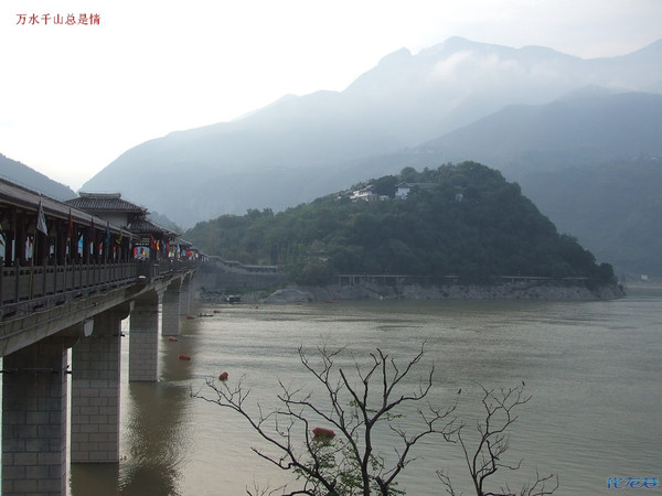 朝辞白帝彩云间 千里江陵一日还 晒晒我的白帝