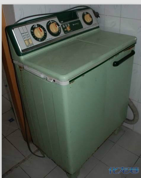 家里最古老的洗衣机,曾经是妈妈最风光的嫁妆,马上快30年了,从来没有