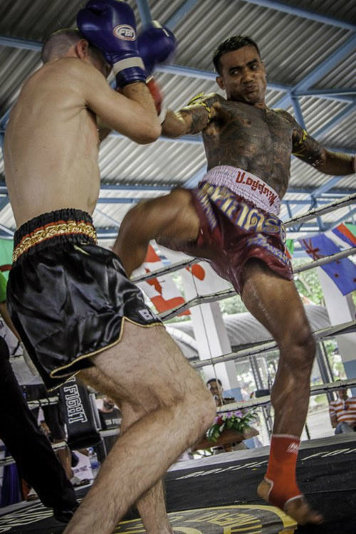 泰国监狱举办囚犯拳击赛,旨在帮助囚犯,胜者可