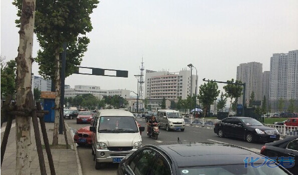 湖塘吾悦广场地下停车收费,人民路玉塘路违停