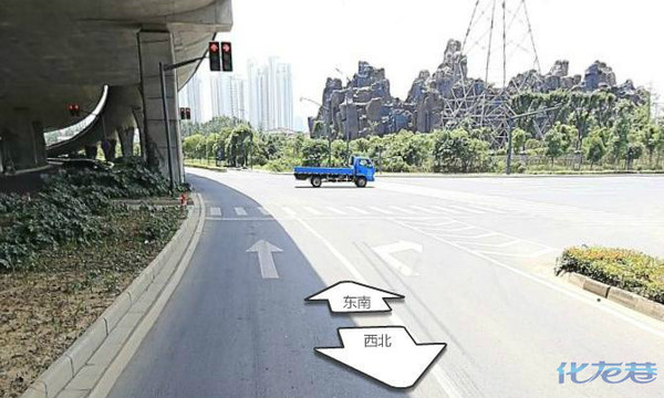 我是闯红灯了还是没有闯?电子警察拍到闯红灯