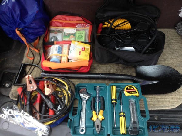 【车友调查】开车遇上突发事件的自救工具,你