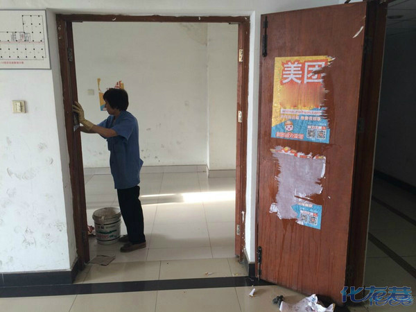 鄙视乱贴小广告,不知道各位香油对这种行为有