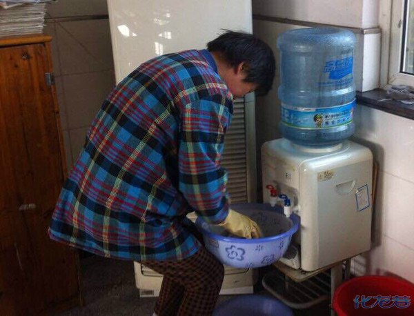 感谢潘医生!感谢保洁员阿姨们!你们是我们的守