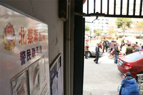 亲砸死不孝女,邻居联名为其请愿,张口闭口老东