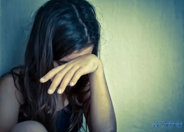 <em>女孩遭非礼</em>找网友哭诉,在酒店客房反入狼口,姑