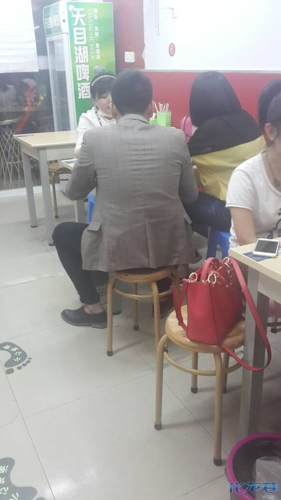 何记花甲(勤业店)酷a8派视频图片