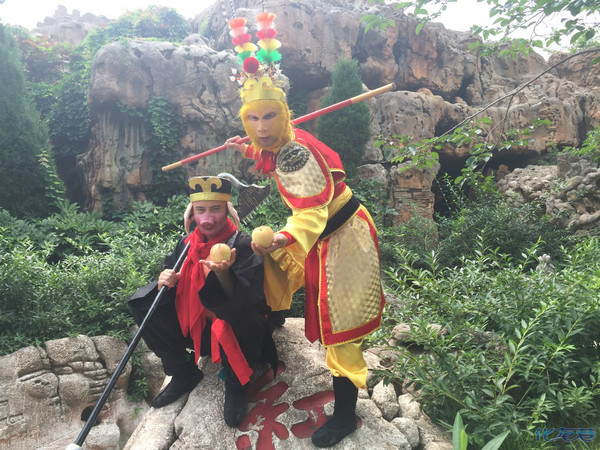 速度围观!桃季到了,孙猴子、猪八戒也来抢桃