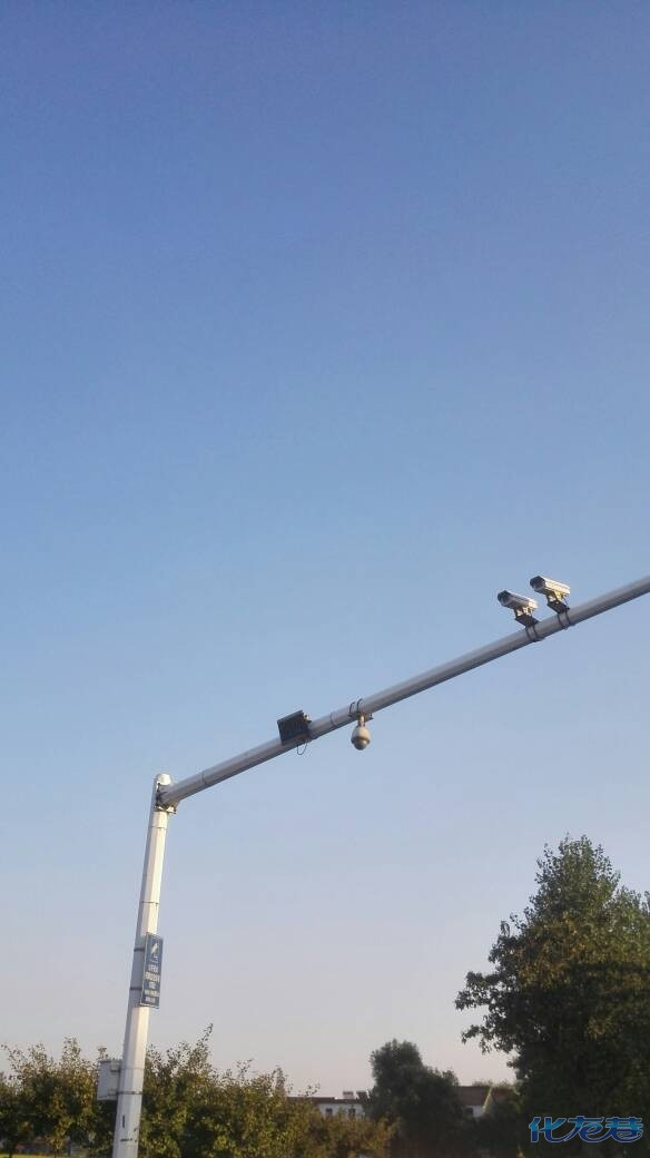 第一次见这种红绿灯,这种情况算闯红灯吗?可以