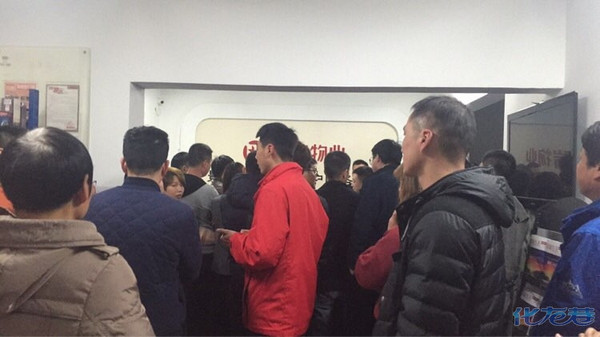 钟楼景瑞英郡业主维权!保安外包给别人,工资低