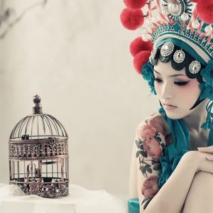 <em>东莞打工妹</em>的模特梦,为了迎合摄影师的口味,整