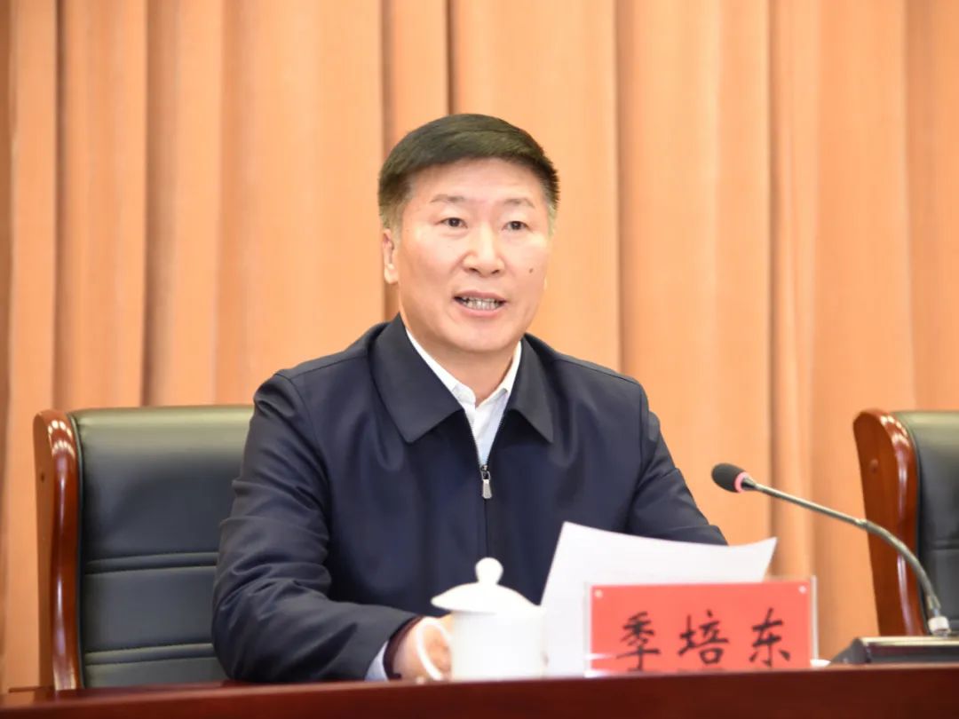 天宁区召开领导干部会议