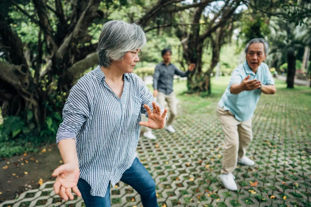 老人照顾老人:小城养老院困境何解?