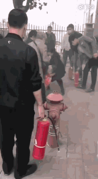 低俗致命网传俏丽伴娘被恶意喷射到浑身白色污浊引众怒