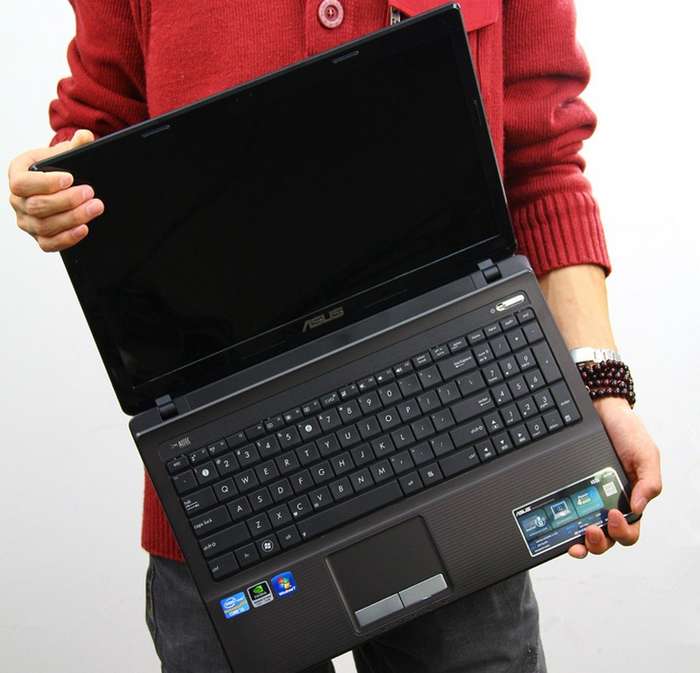 16寸超大屏幕的华硕i3二代四核独显笔记本 刚买几个月 99新 在保