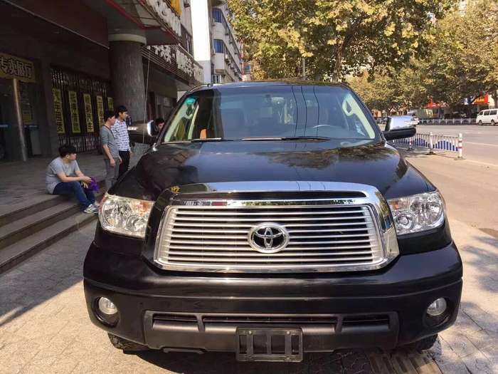 丰田坦途13年跑了3万公里 黑色 真宗美国味道皮卡! - [举报]