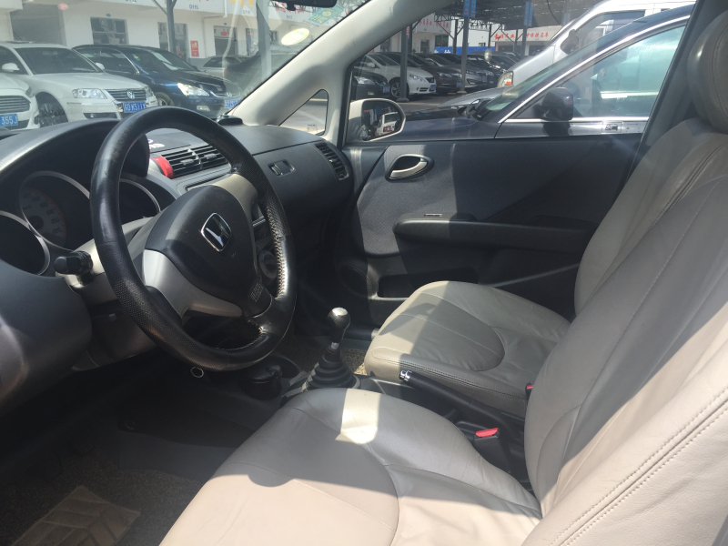 转让2005年7月上牌本田飞度1.5手动带天窗高配型 - [举报]