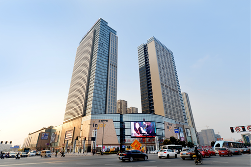 湖塘桥实验小学是享誉省内外的百年名校,距吾悦广场步行仅几分钟,从此