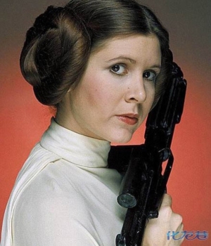 另一个比较出名的发型就是莉娅公主的"甜甜圈"头了,看过《老友记》的