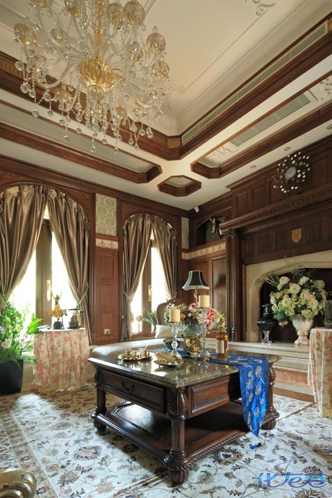 英式怀旧风含蓄,内敛,优雅,在沉稳中彰显着贵族的雍容风范
