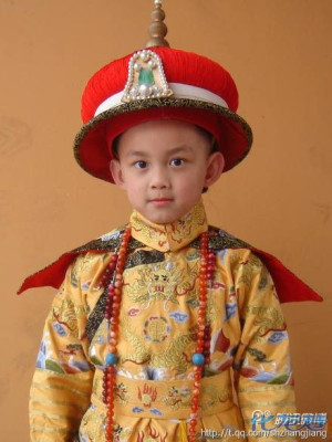 每个帅哥,都有一个能当明星的童年.还记得红孩儿吗,一路帅到现在