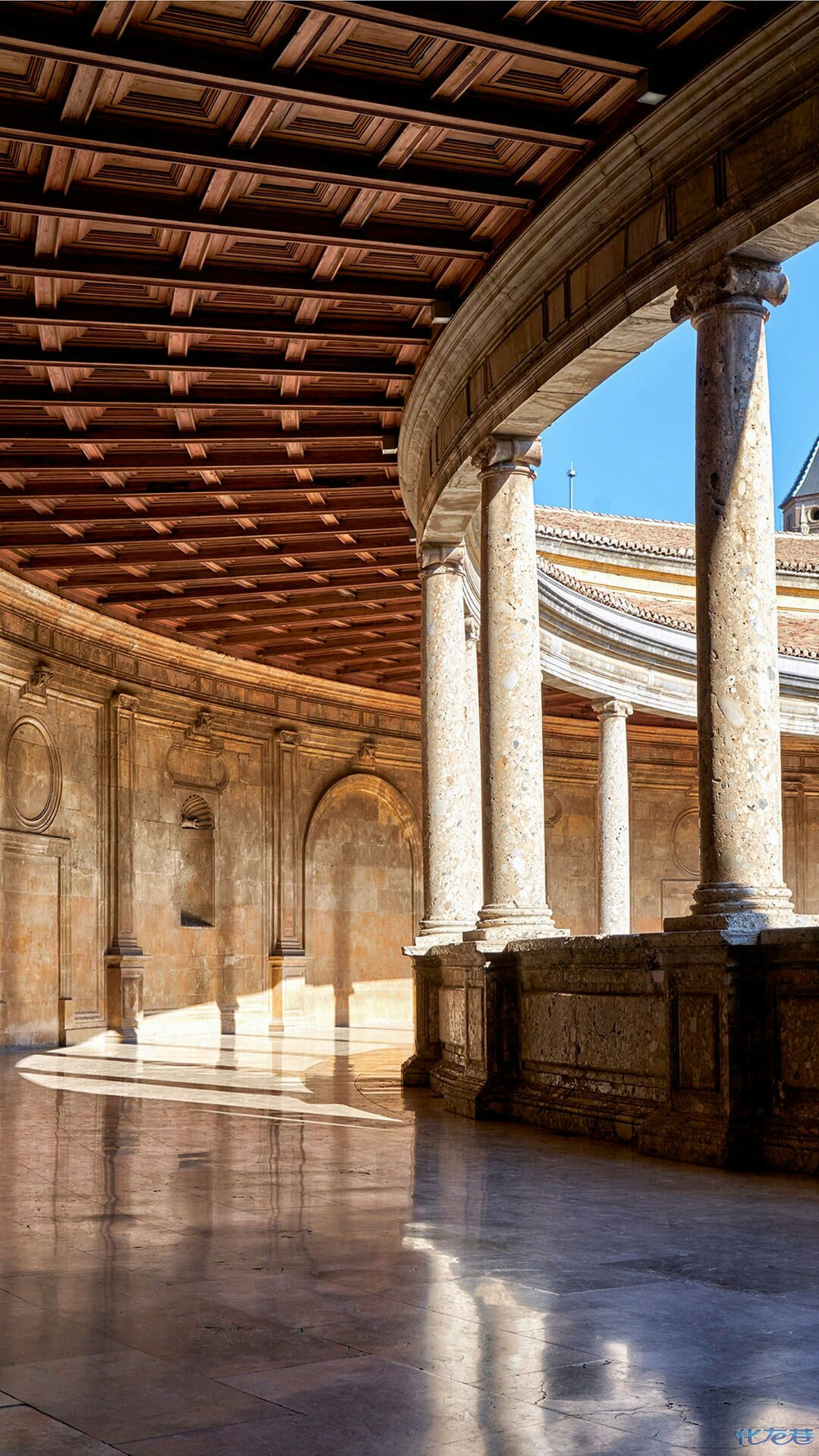 全球顶级的摄影学院-巴黎摄影学院以摄影教学和艺术品制作为主落户