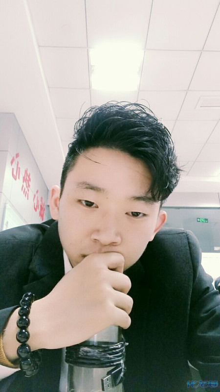 被哥哥和叔叔两个称呼围绕着
