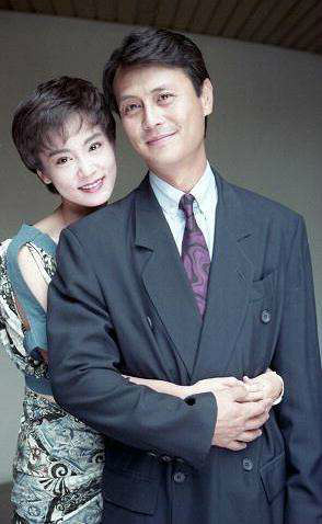 初恋遇渣男导致不孕,52岁丧夫无儿女,谁能比刘雪华更惨?