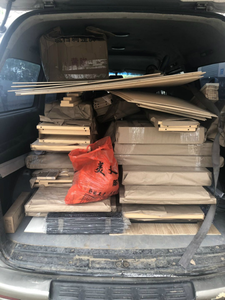 打包完毕,下午就开始送货了,满满当当一车货承载着客户的希望和我们的