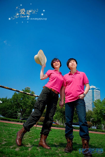 我们的情侣装来啦  哈哈    弥漫的菲菲jj建议要颜色鲜艳点   果然