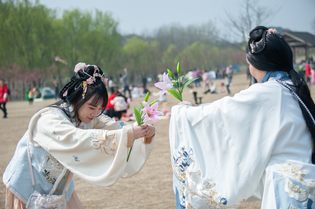 3月14日常州市民协汉服社于新北新龙生态林举行2021年常州花朝节活动