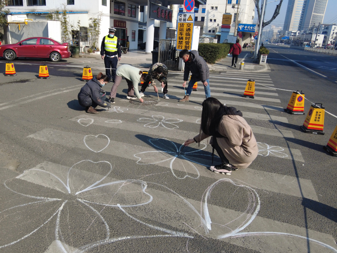 大家期待已久的创意斑马线真的要来啦快来投票龙城斑马线由你定