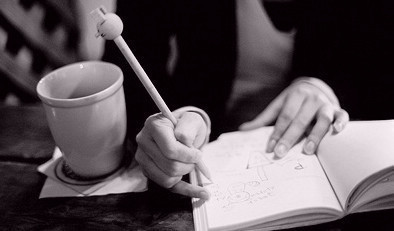 一个人 安静的书写.jpg