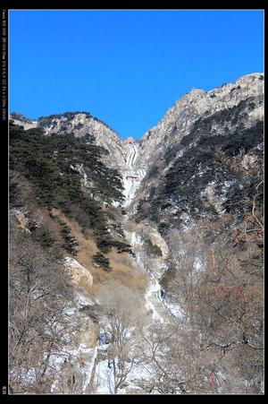 泰山十八盘雪景图片